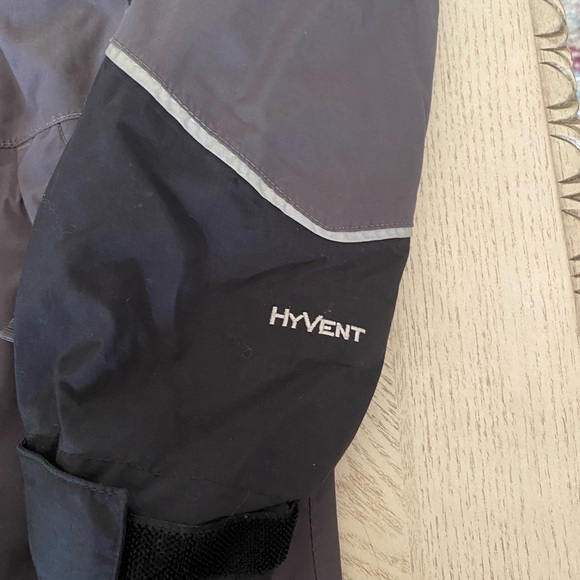 The north face boys Hyvent jacket - Picture 2 of 9